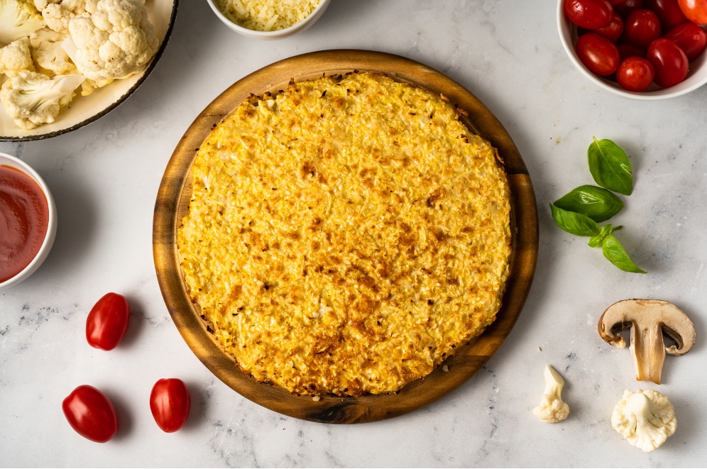 cauliflower pizza crust offers a healthier alternative to traditional pizza, combining lower carbs, gluten-free benefits, and enhanced nutritional value while satisfying pizza cravings. Its versatility makes it a popular choice for various dietary preferences.